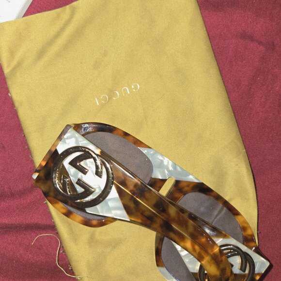 Sunglassess(Gucci) - Picture 6 of 6